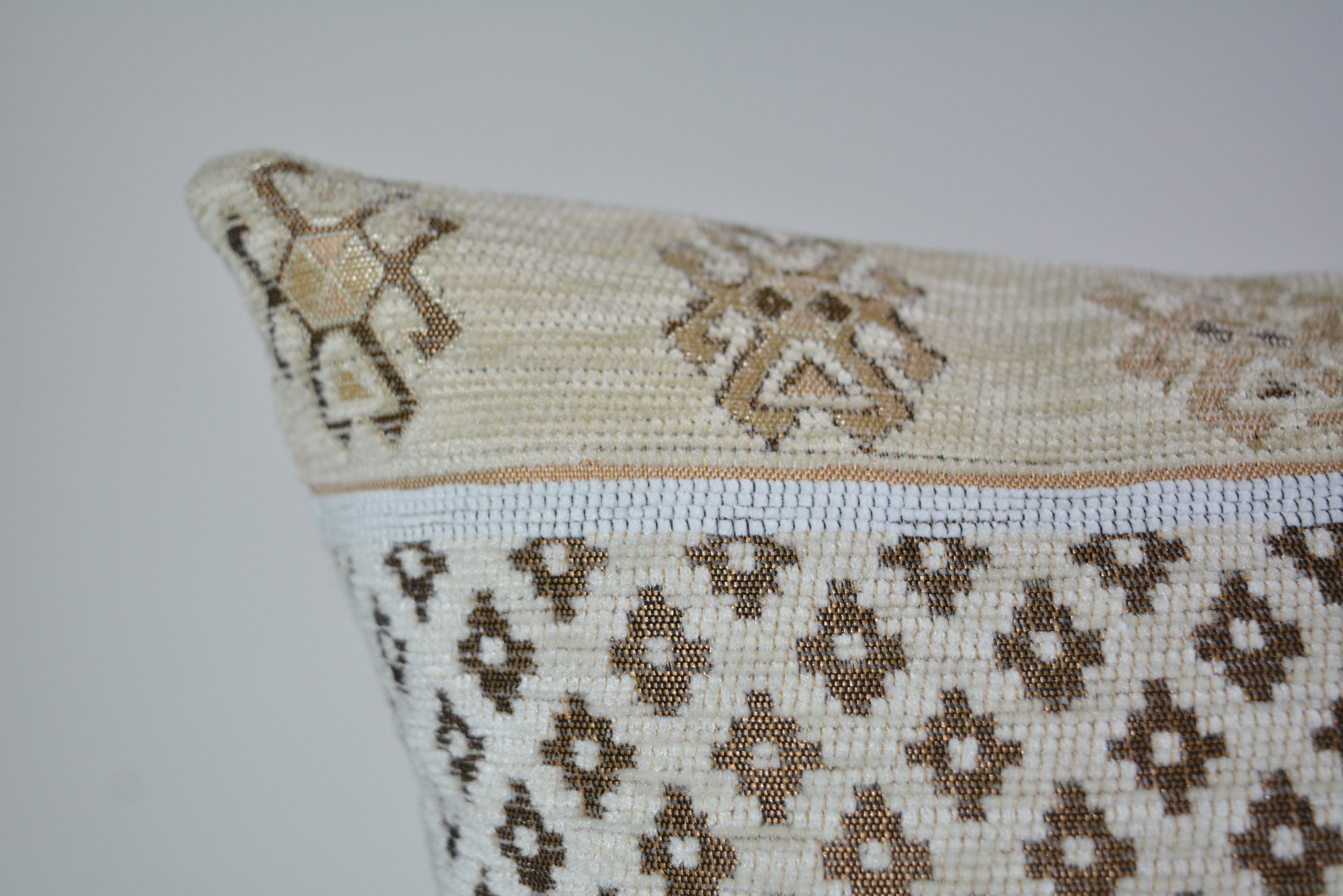 Unique Design, Premium quality machine woven fabric, 16x16inc. // 40x40cm., Unique, Stylish & Elegant Home Decor, Authentic Pillow Cover, Luxury Cushion Cover – Unique Pattern,