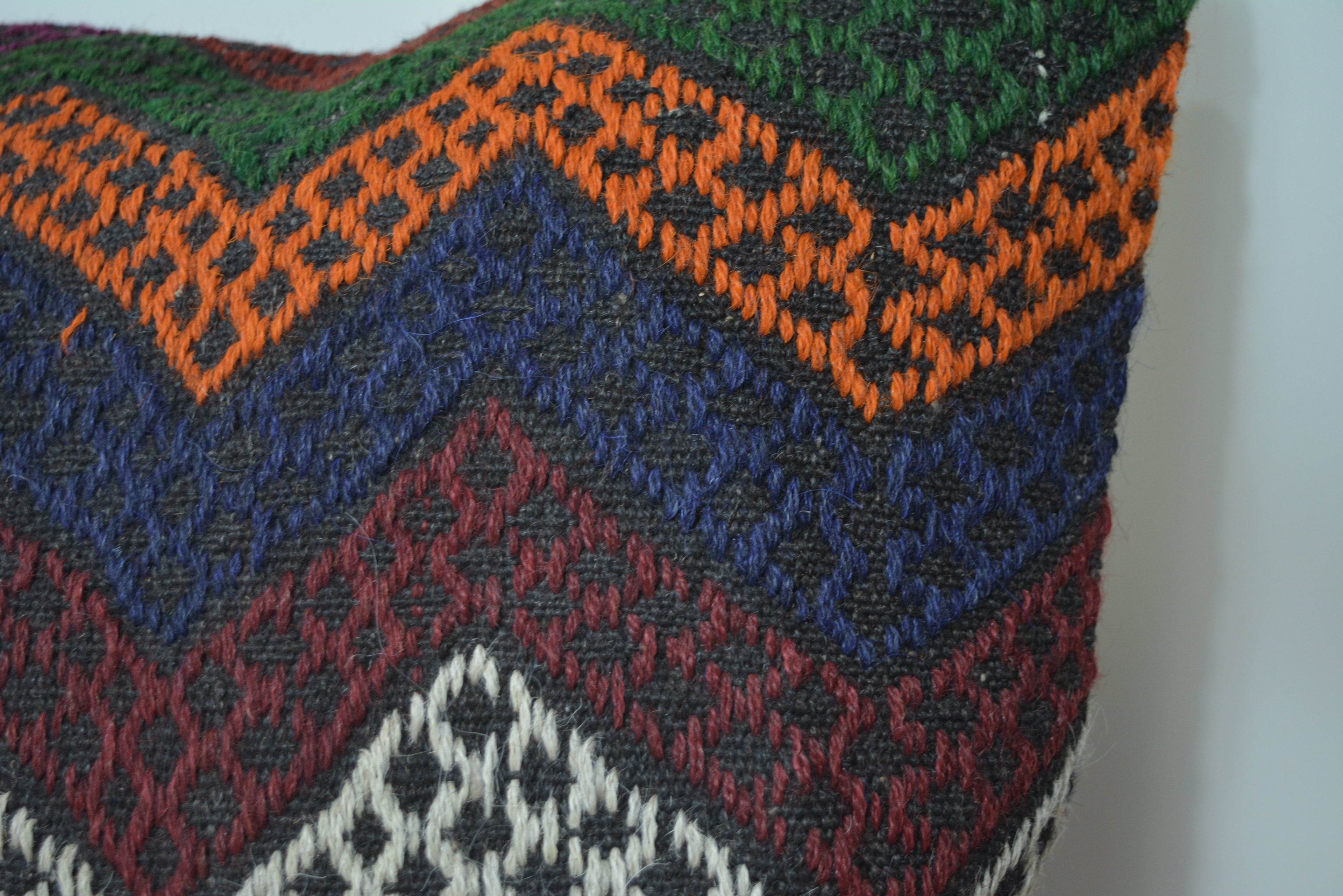 Handgemaakt Kelim Sierkussen van Vintage Tapijt 60x60cm. // 24x24in. Uniek, Authentiek en Duurzaam
