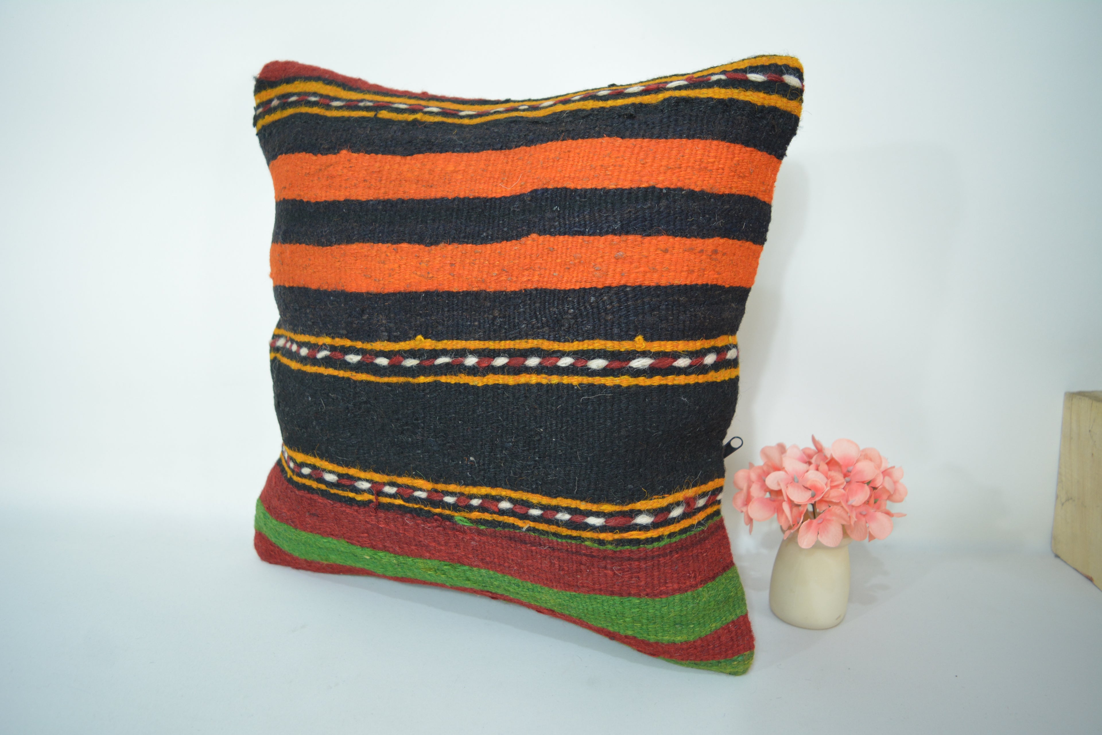 Een Tijdloos en Duurzaam Interieuraccessoire 40x40cm. // 16x16in.