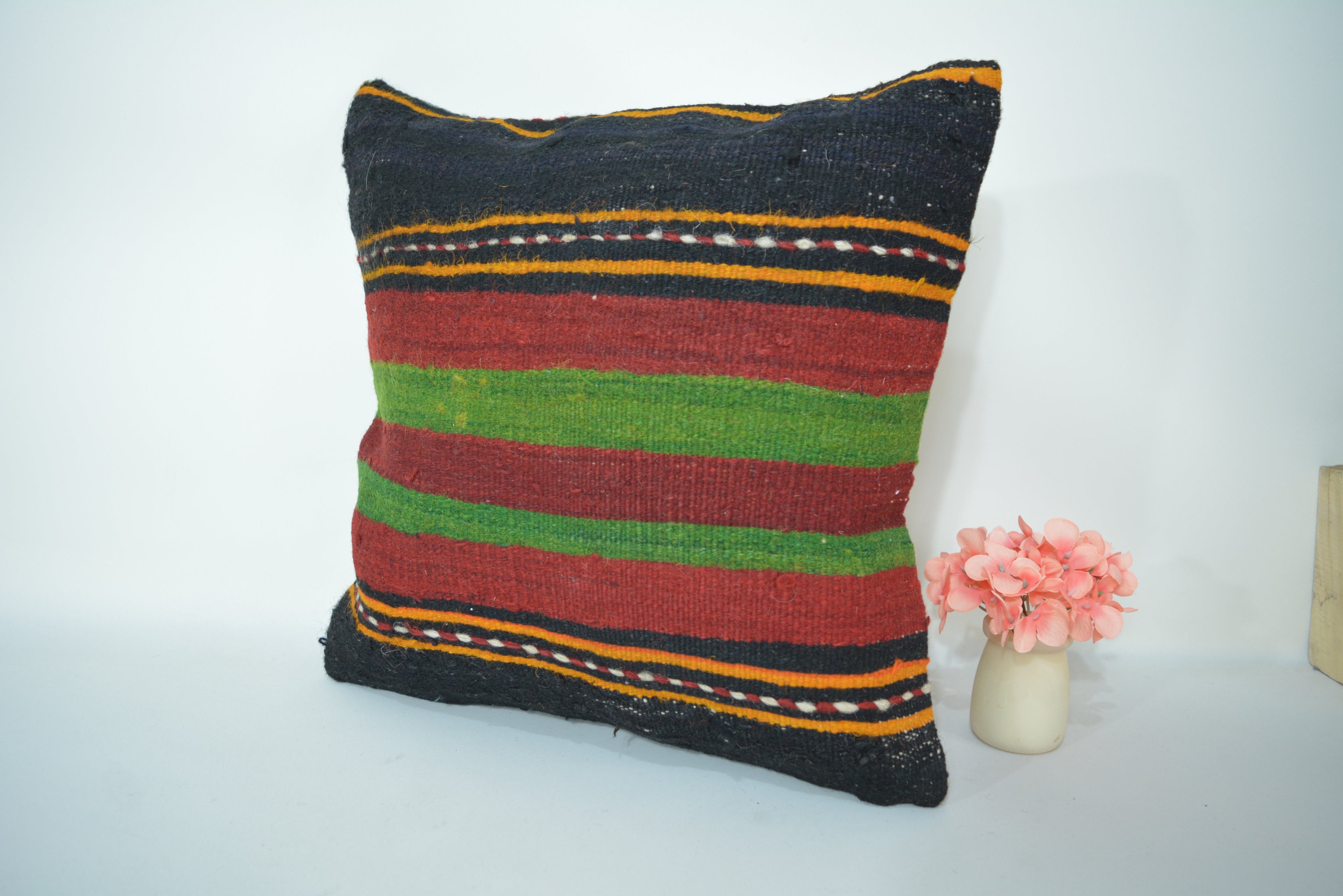 Een Tijdloos en Duurzaam Interieuraccessoire 40x40cm. // 16x16in.