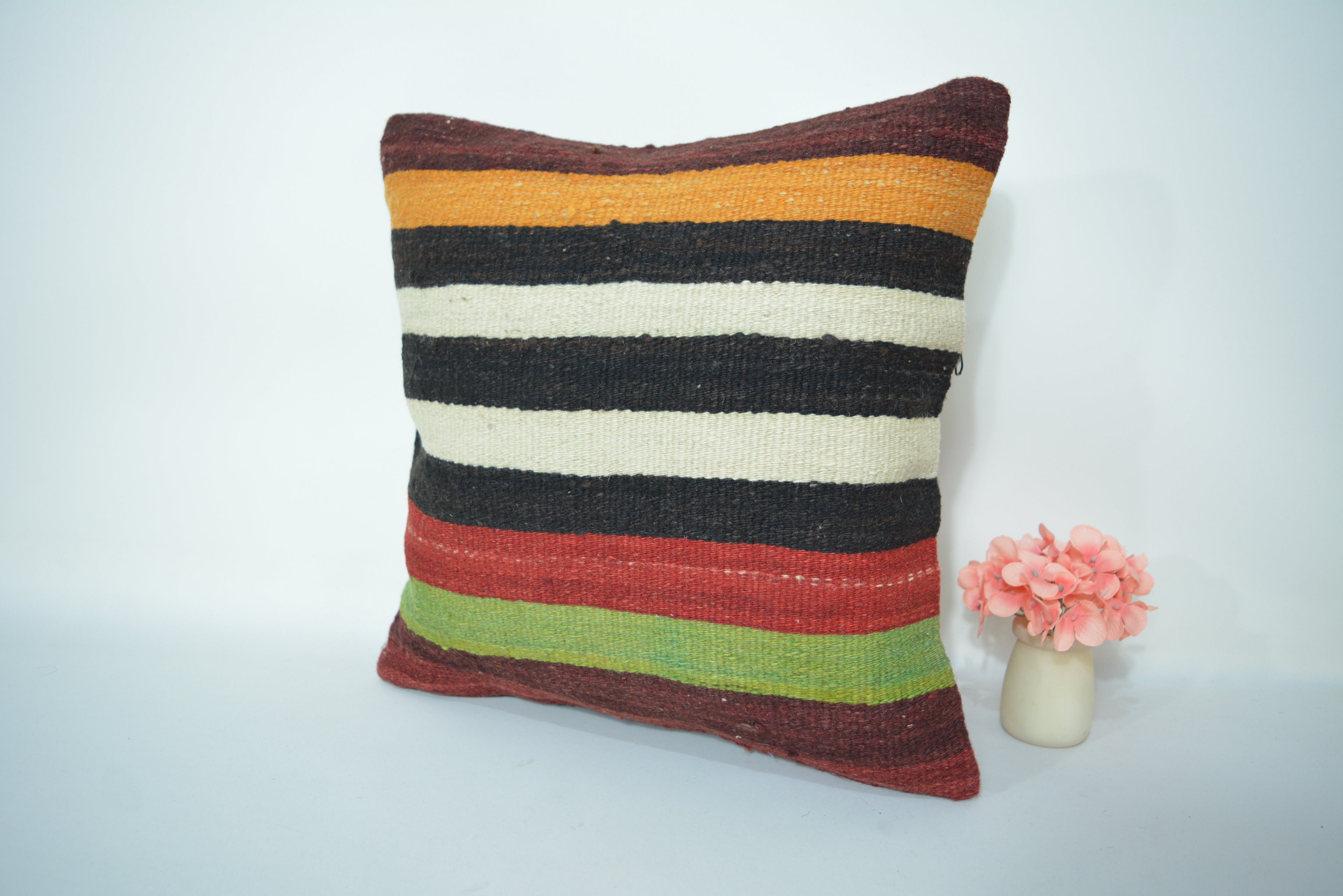 Een Tijdloos en Duurzaam Interieuraccessoire 40x40cm. // 16x16in.