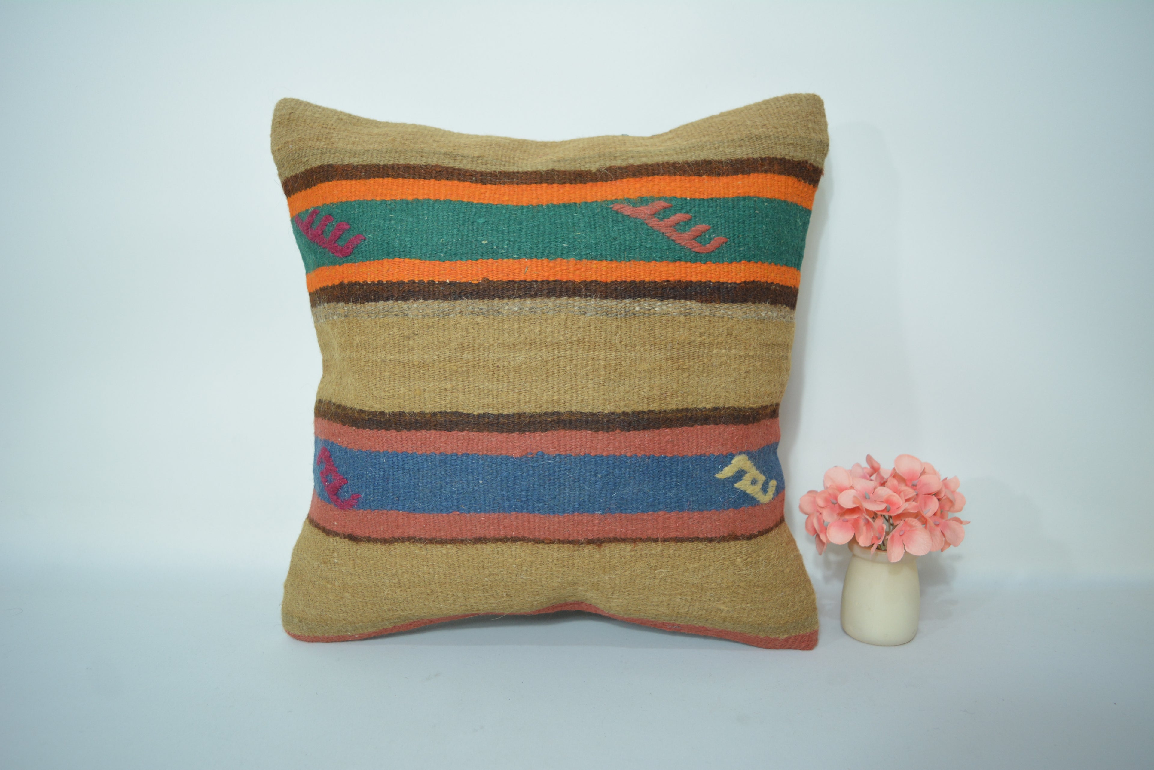Een Tijdloos en Duurzaam Interieuraccessoire 40x40cm. // 16x16in.