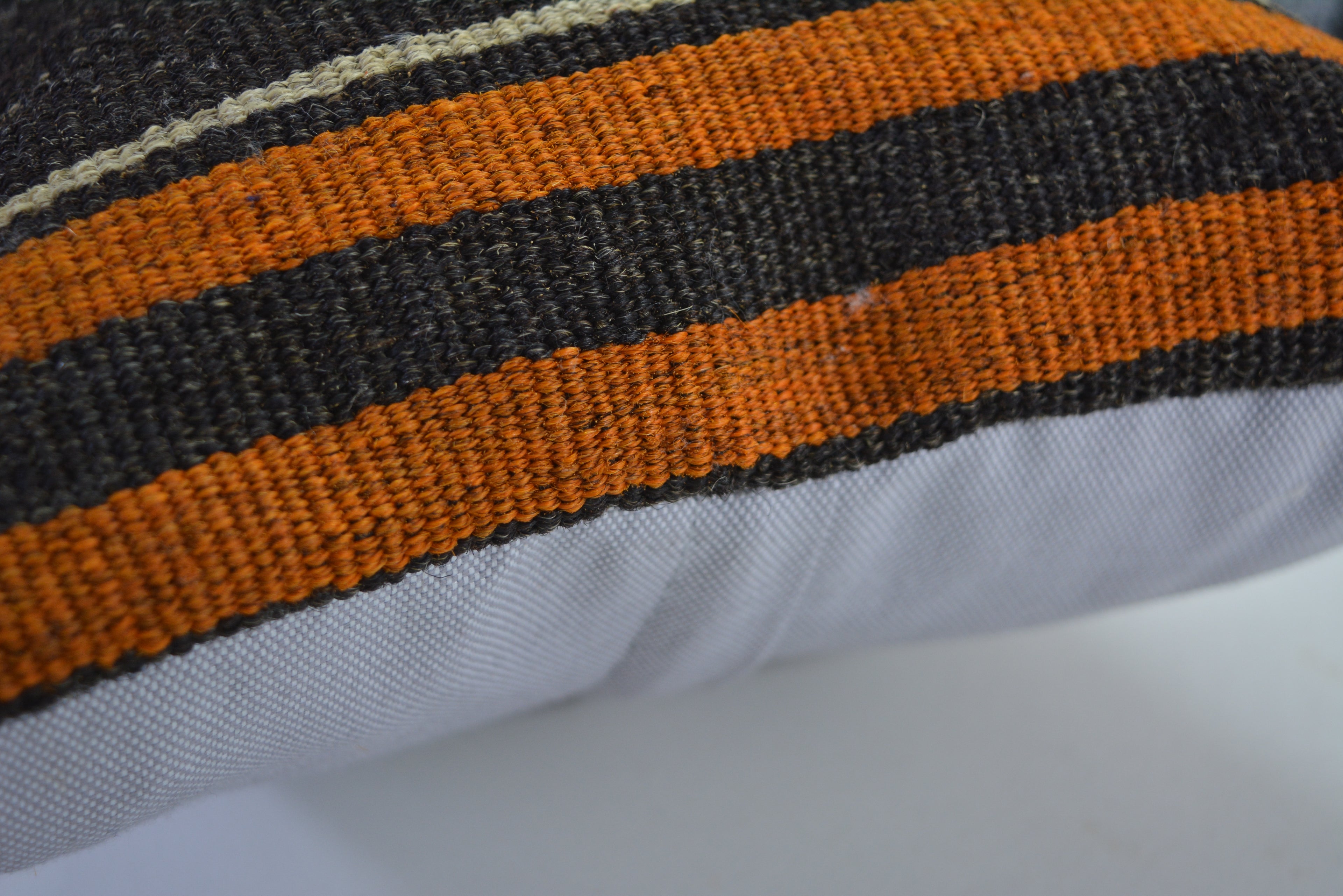 Handgemaakt Kelim Sierkussen van Vintage Tapijt 30x60cm. // 12x24in. Uniek, Authentiek en Duurzaam