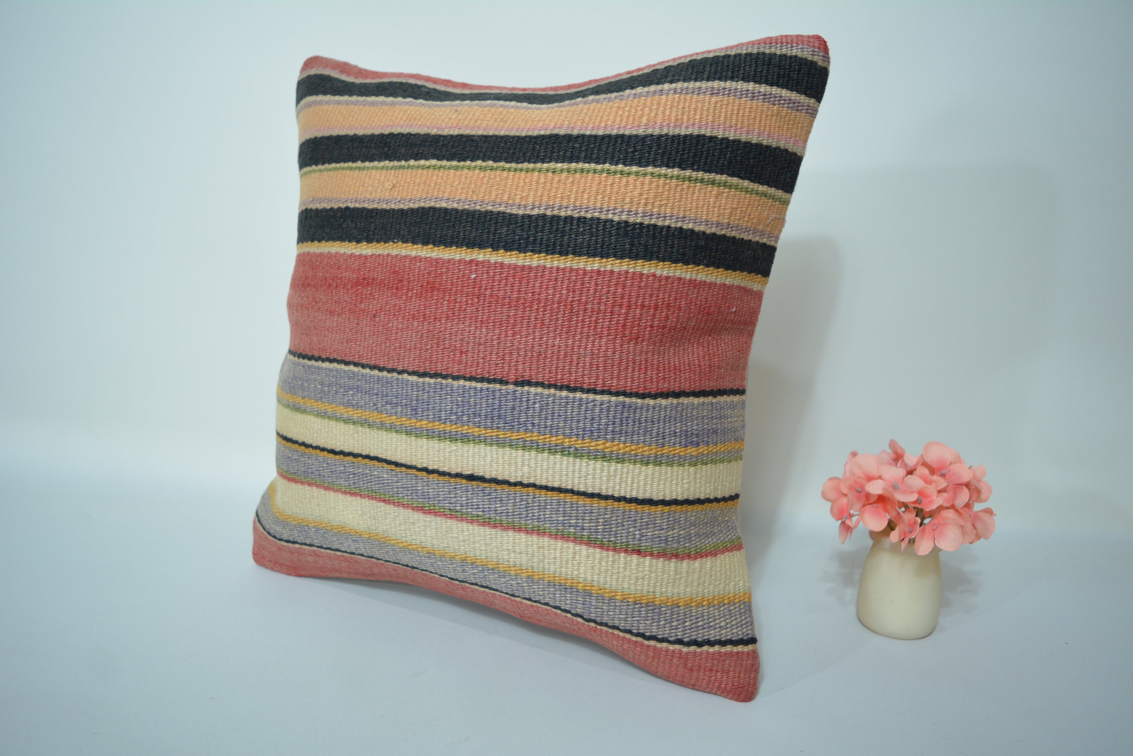 Een Tijdloos en Duurzaam Interieuraccessoire 40x40cm. // 16x16in.