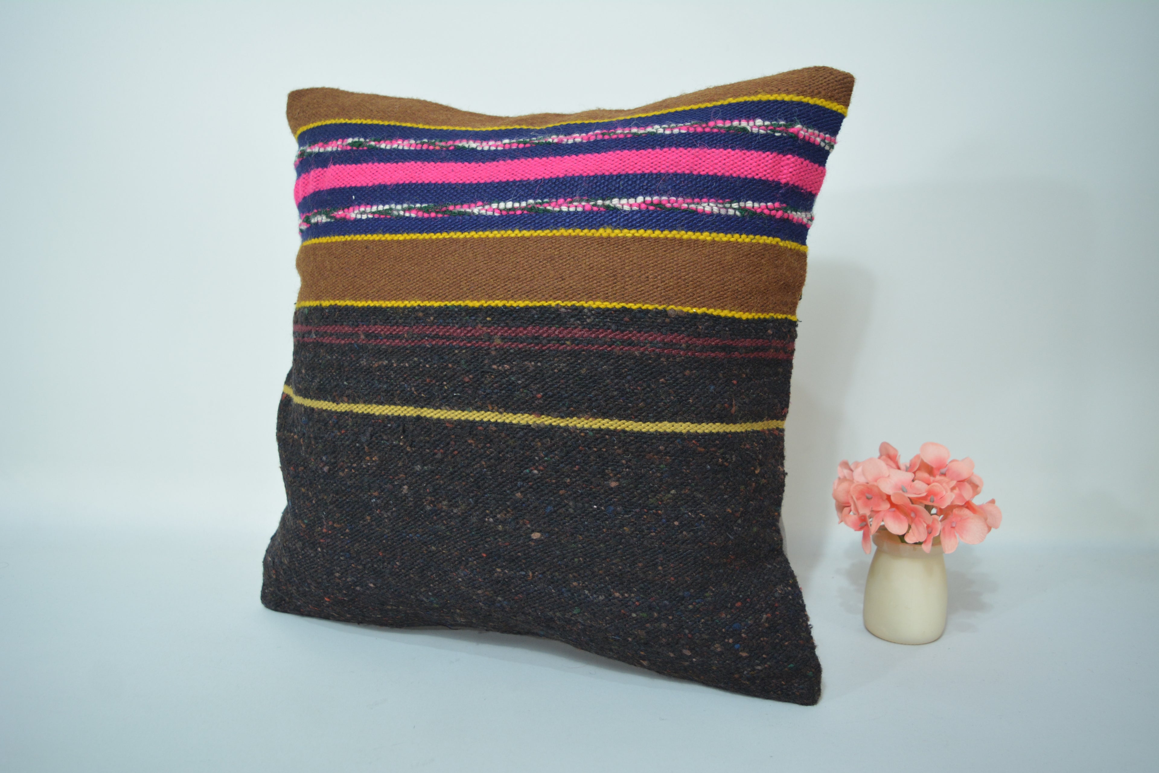 Een Tijdloos en Duurzaam Interieuraccessoire 40x40cm. // 16x16in.