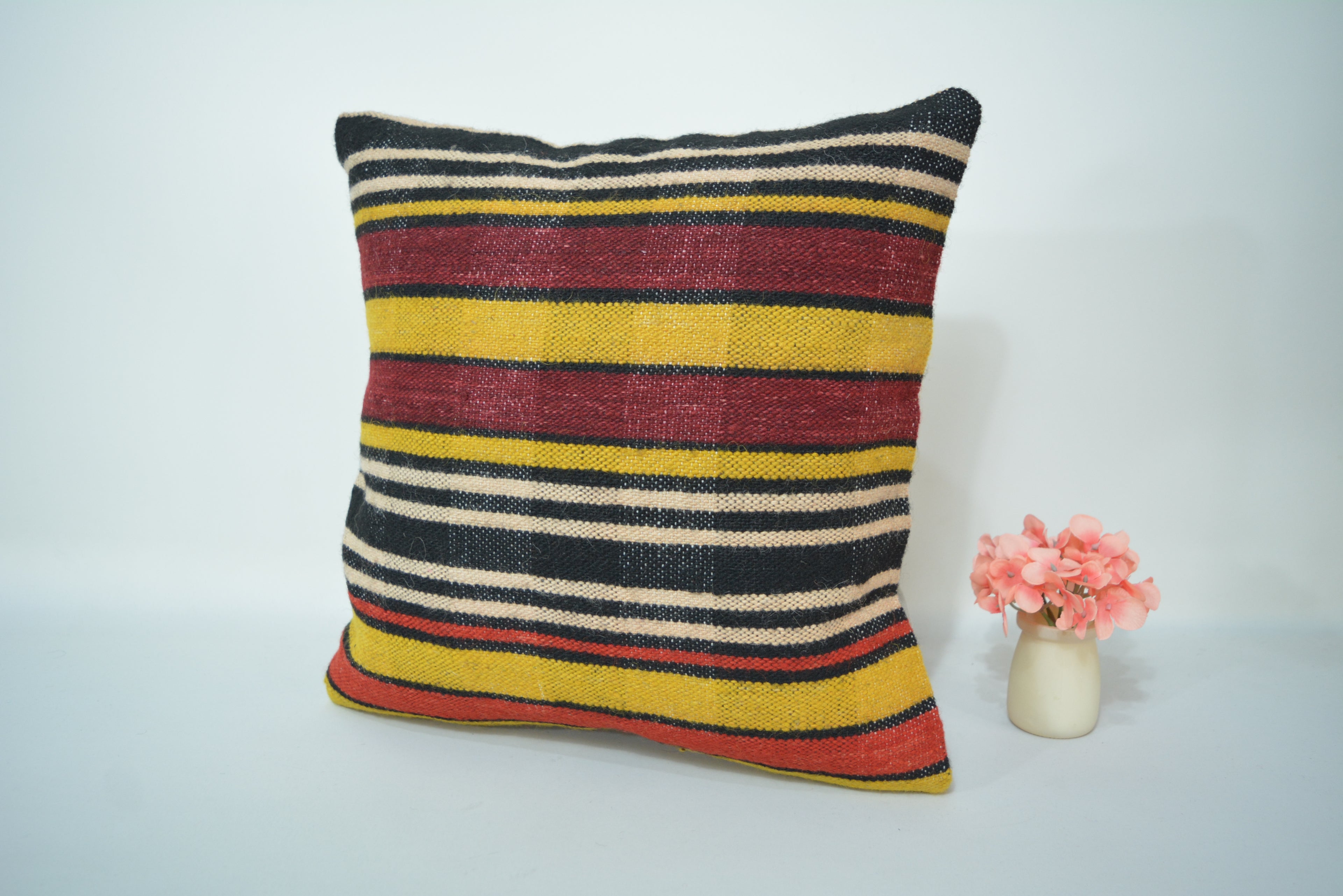 Een Tijdloos en Duurzaam Interieuraccessoire 40x40cm. // 16x16in.