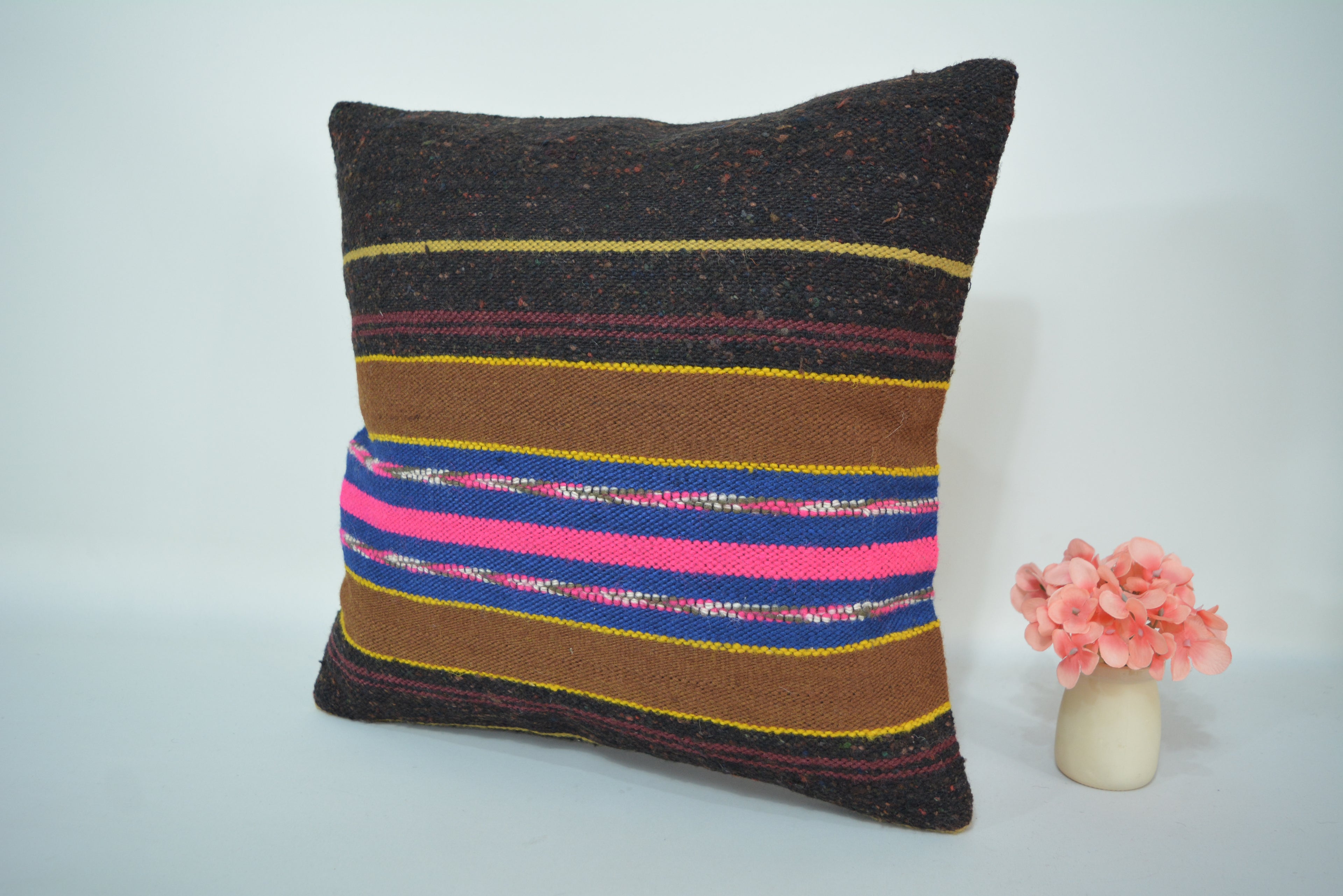 Een Tijdloos en Duurzaam Interieuraccessoire 40x40cm. // 16x16in.