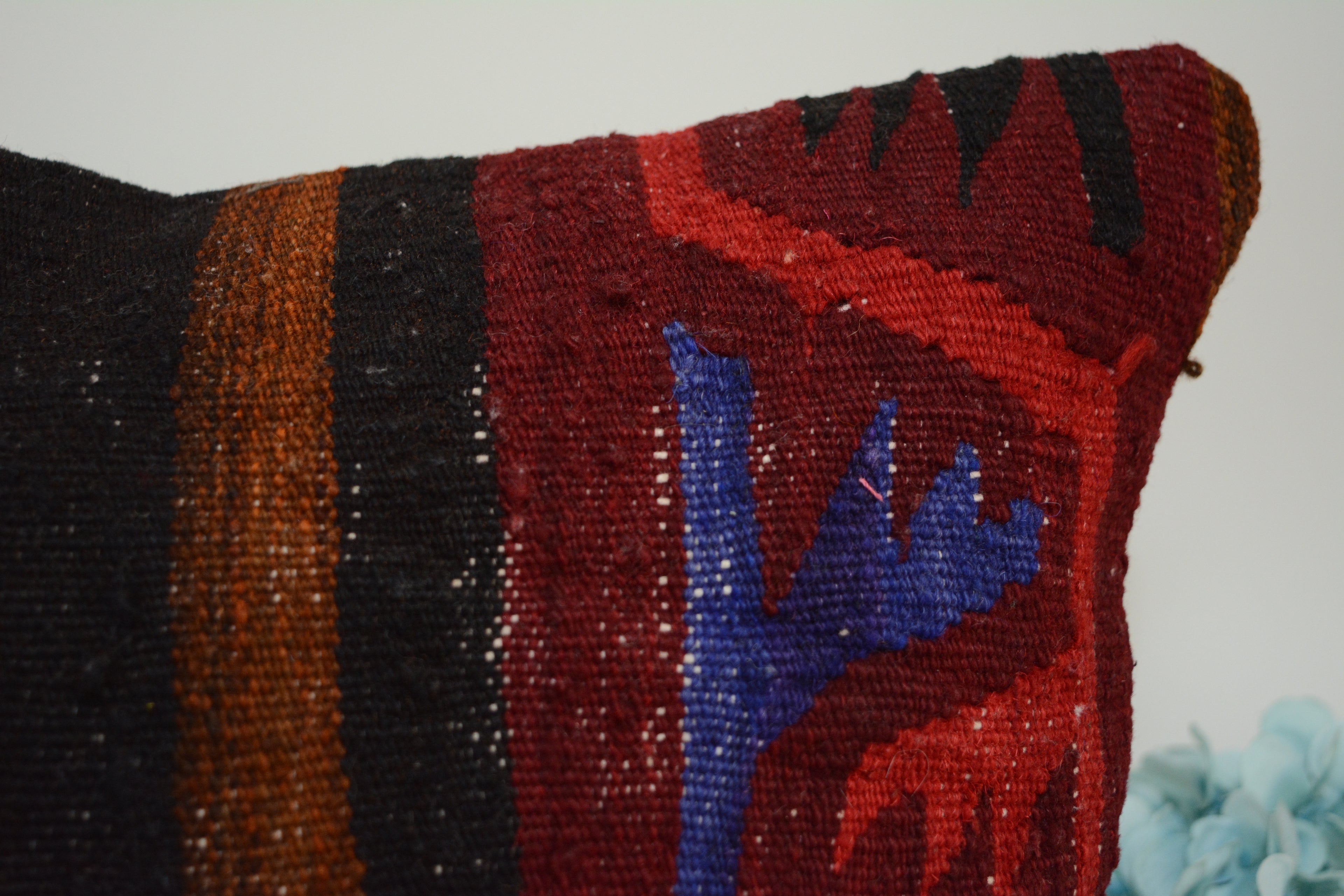 Handgemaakt Kelim Sierkussen van Vintage Tapijt 30x60cm. // 12x24in. Uniek, Authentiek en Duurzaam