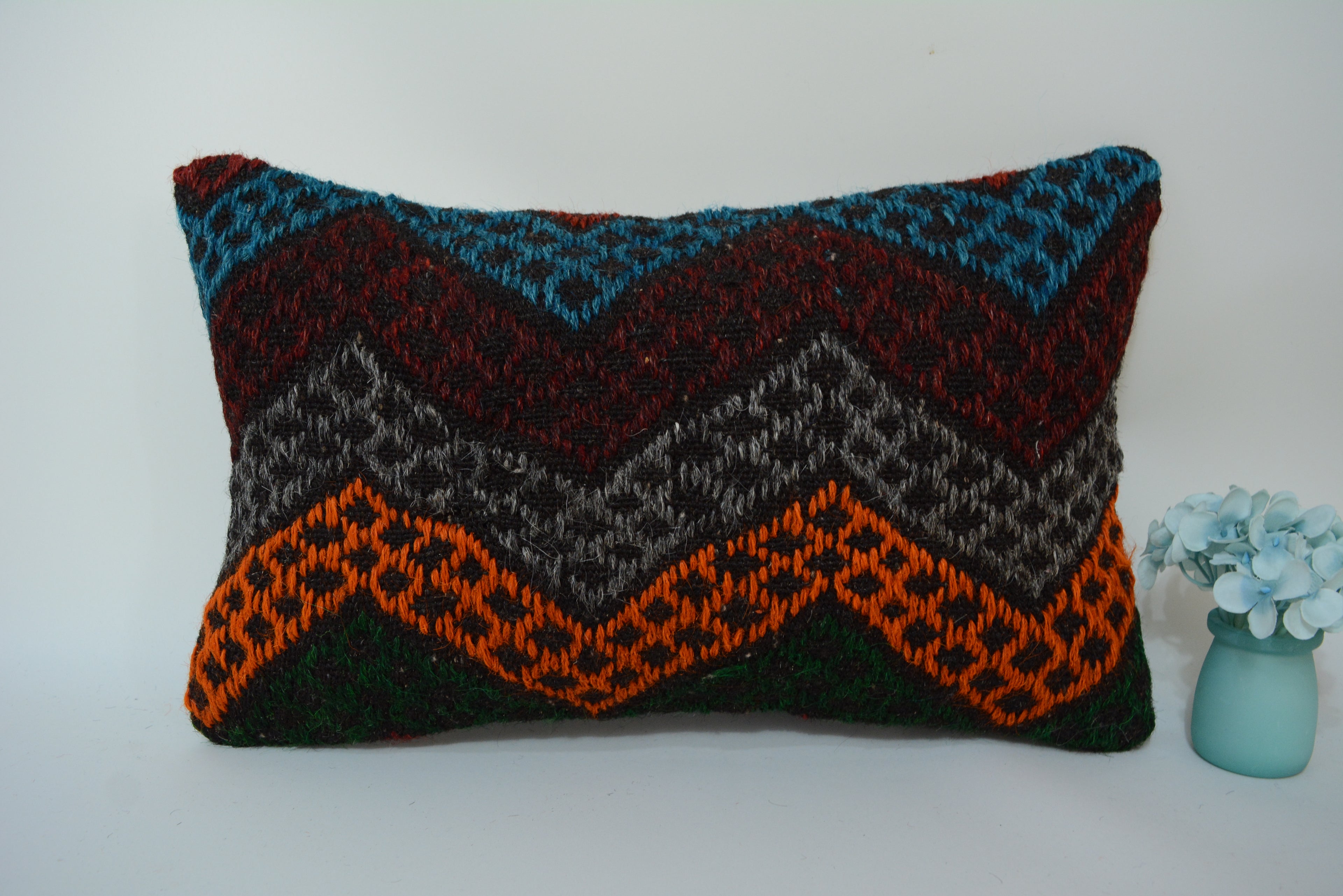 Authentiek Kelim Sierkussen 30x50cm. // 12x20in. Met de Hand Gemaakt uit Originele Tapijten