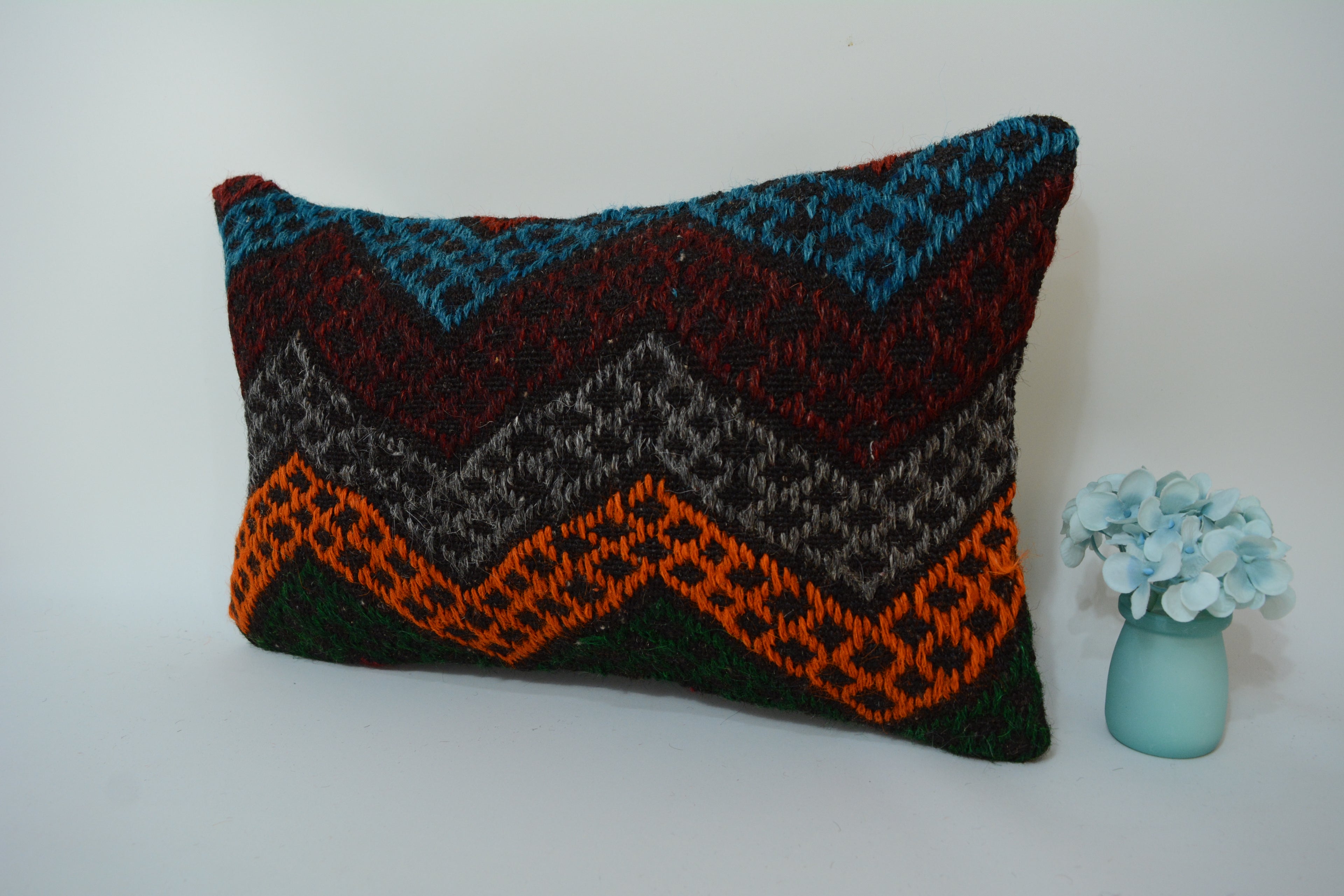 Authentiek Kelim Sierkussen 30x50cm. // 12x20in. Met de Hand Gemaakt uit Originele Tapijten