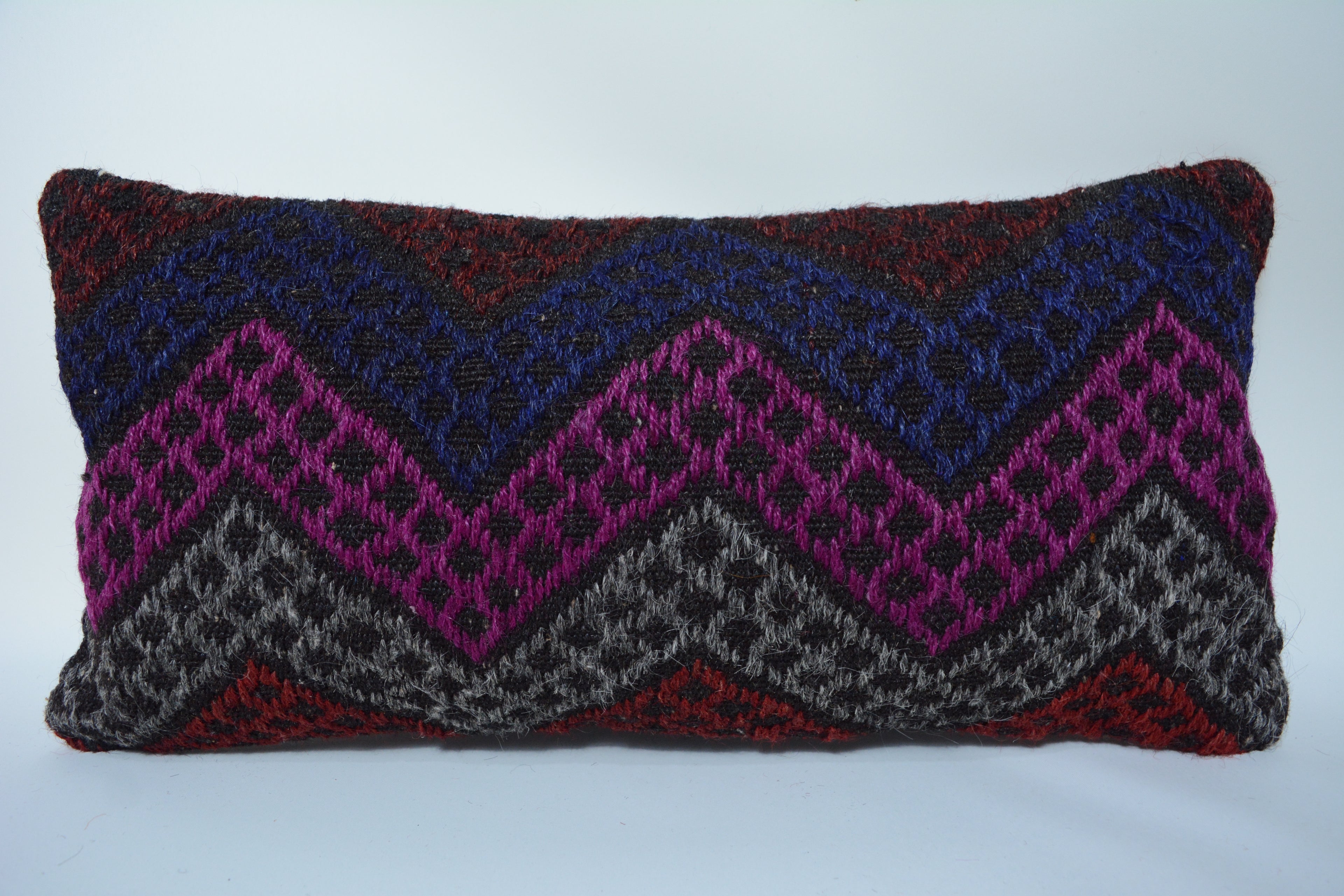 Handgemaakt Kelim Sierkussen van Vintage Tapijt 30x60cm. // 12x24in. Uniek, Authentiek en Duurzaam